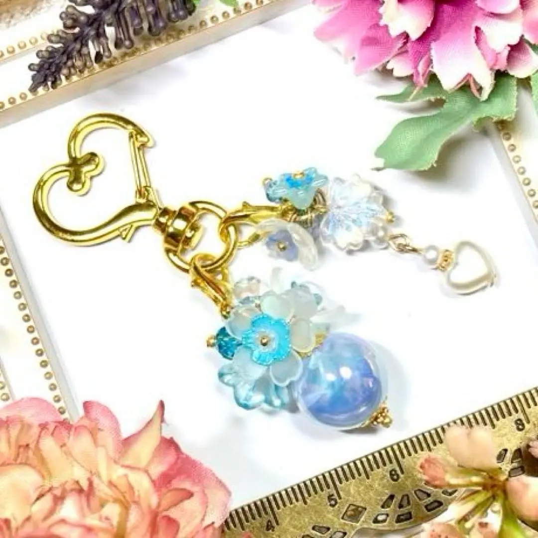 29：藍色底色花卉圖案裝飾的配件型鑰匙圈 的縮圖