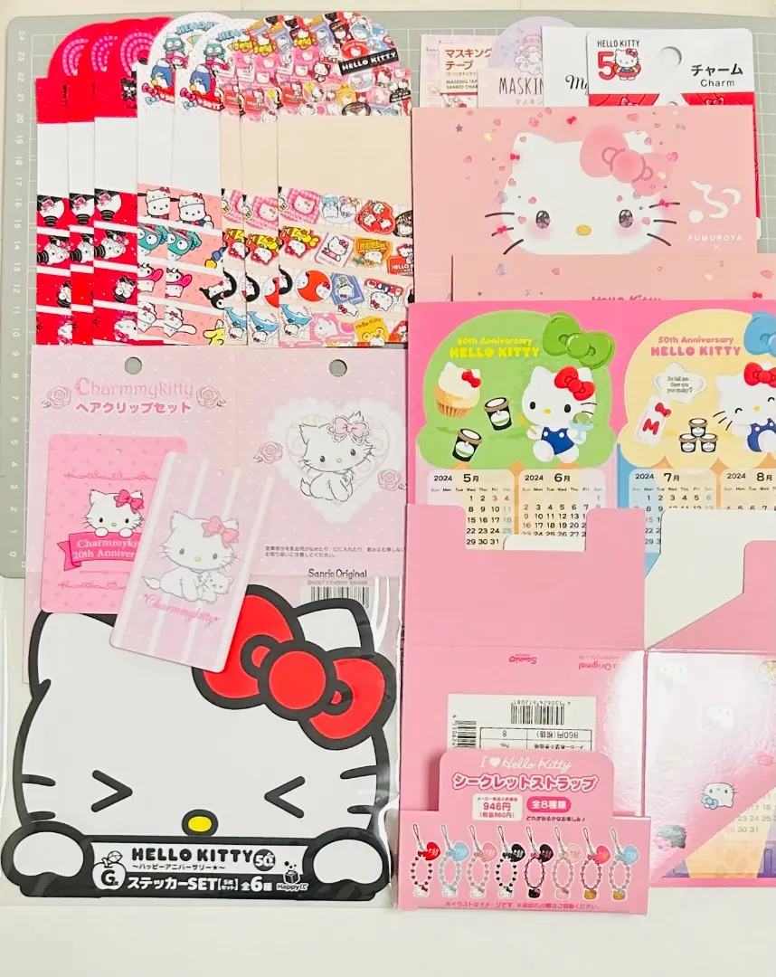 【再利用・手工藝用】紙包裝、紙標籤、舊日曆　Hello Kitty　三麗鷗　附紙袋 的縮圖
