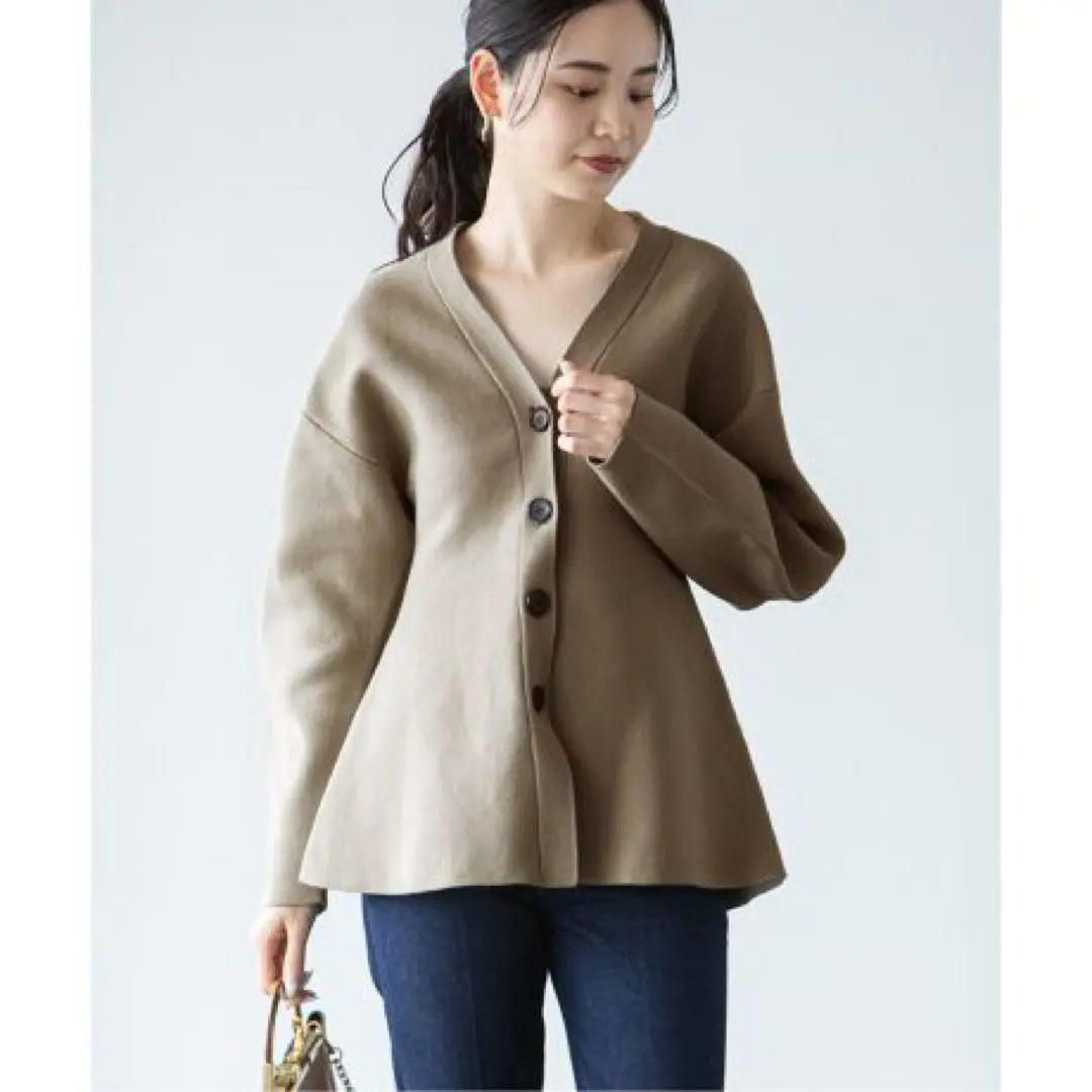 Thumbnail of Excellent Condition: Noble Waist Shape Cardigan