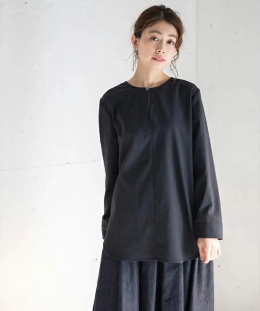 Thumbnail of Munich Dry Touch Oxford 2-Way Crew Neck Blouse