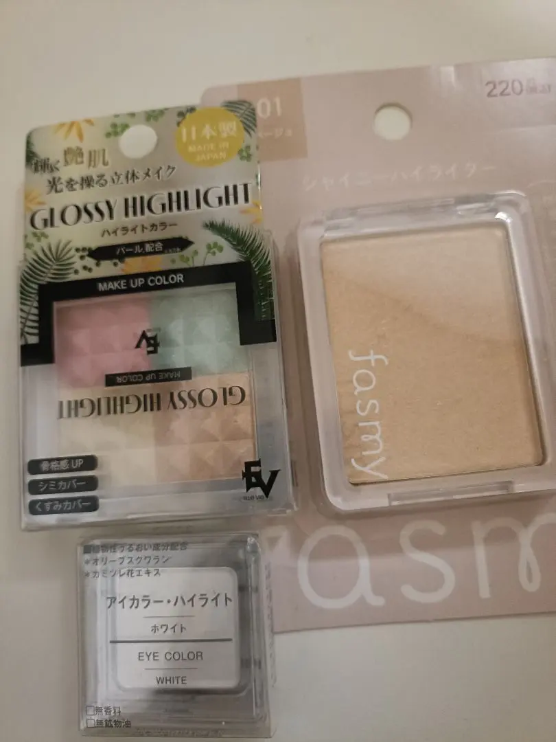 fasmy 閃耀高光 01 包含化妝品3件套裝 的縮圖