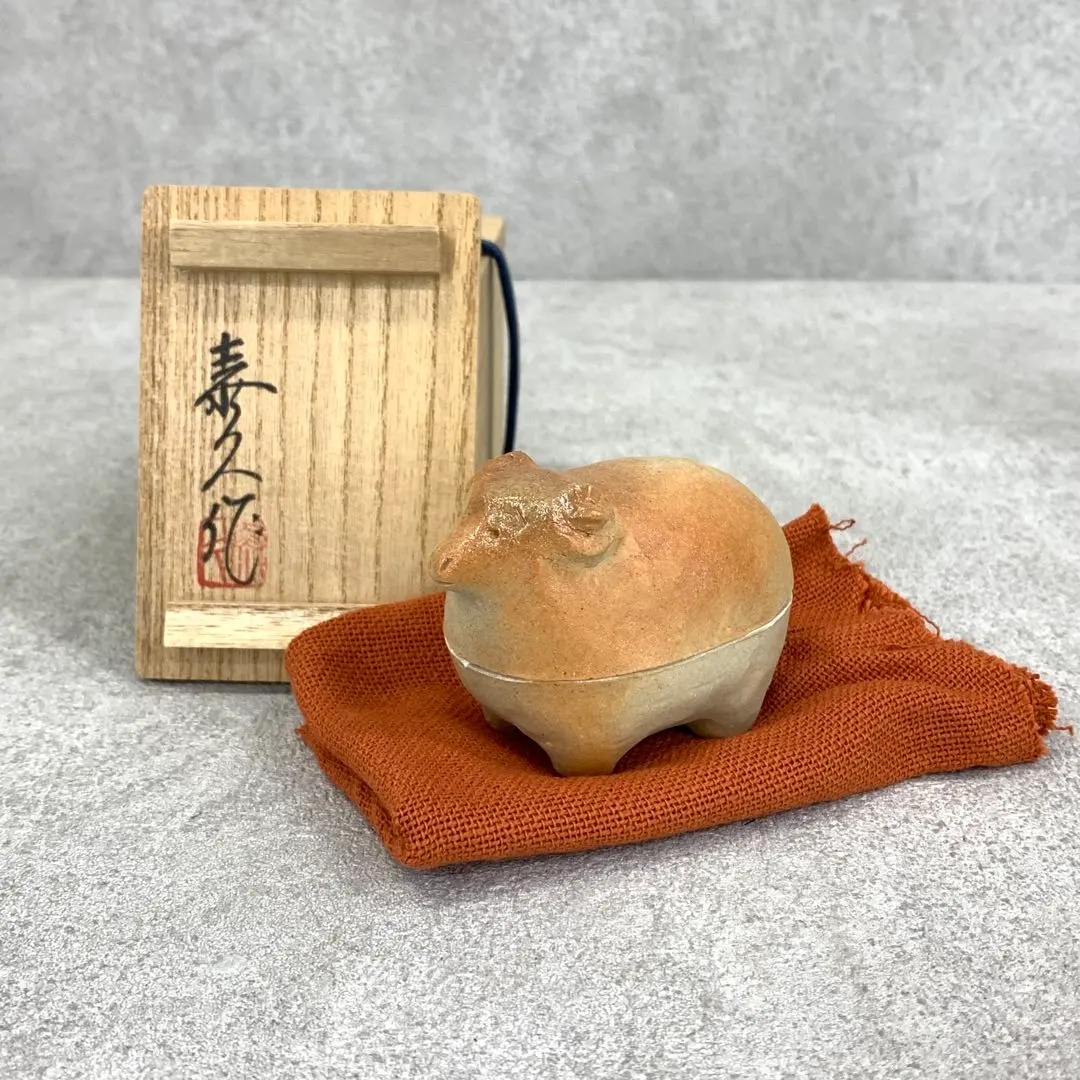 Thumbnail of Kogo (incense container) by Yasuhisa Yanagi, with a shared box, Shigaraki, Juko Kiln, Zodiac Sheep, Tea Ceremony Utensil B③