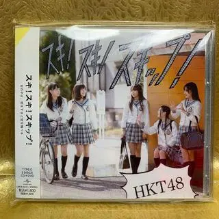 希少】【レア】 HKT48 ピンバッジ 「 おでかけ !」（ 非売品