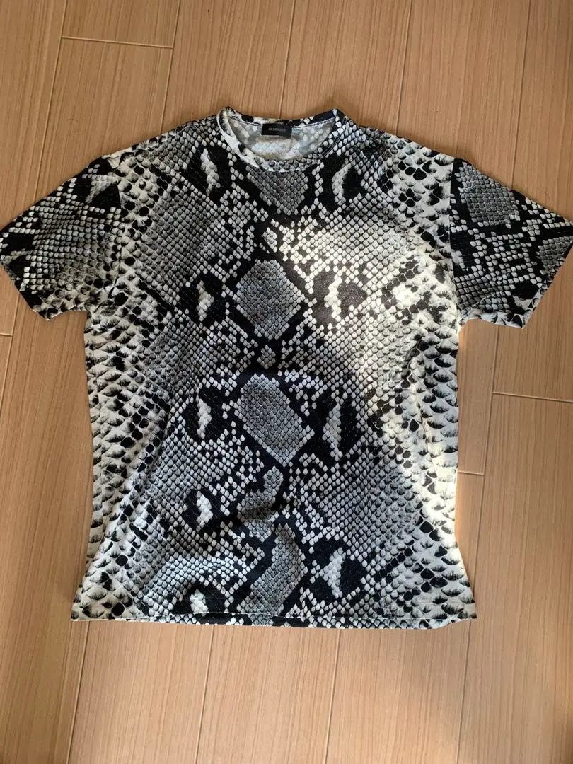 【JilSander】 ジルサンダー パイソン柄 レザーパッチ Tシャツ JIL SANDERのフリマアイテム一覧