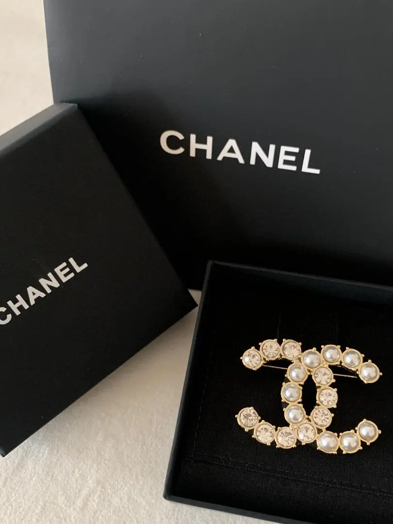 Thumbnail of CHANEL Pearl Brooch Crystal Brooch