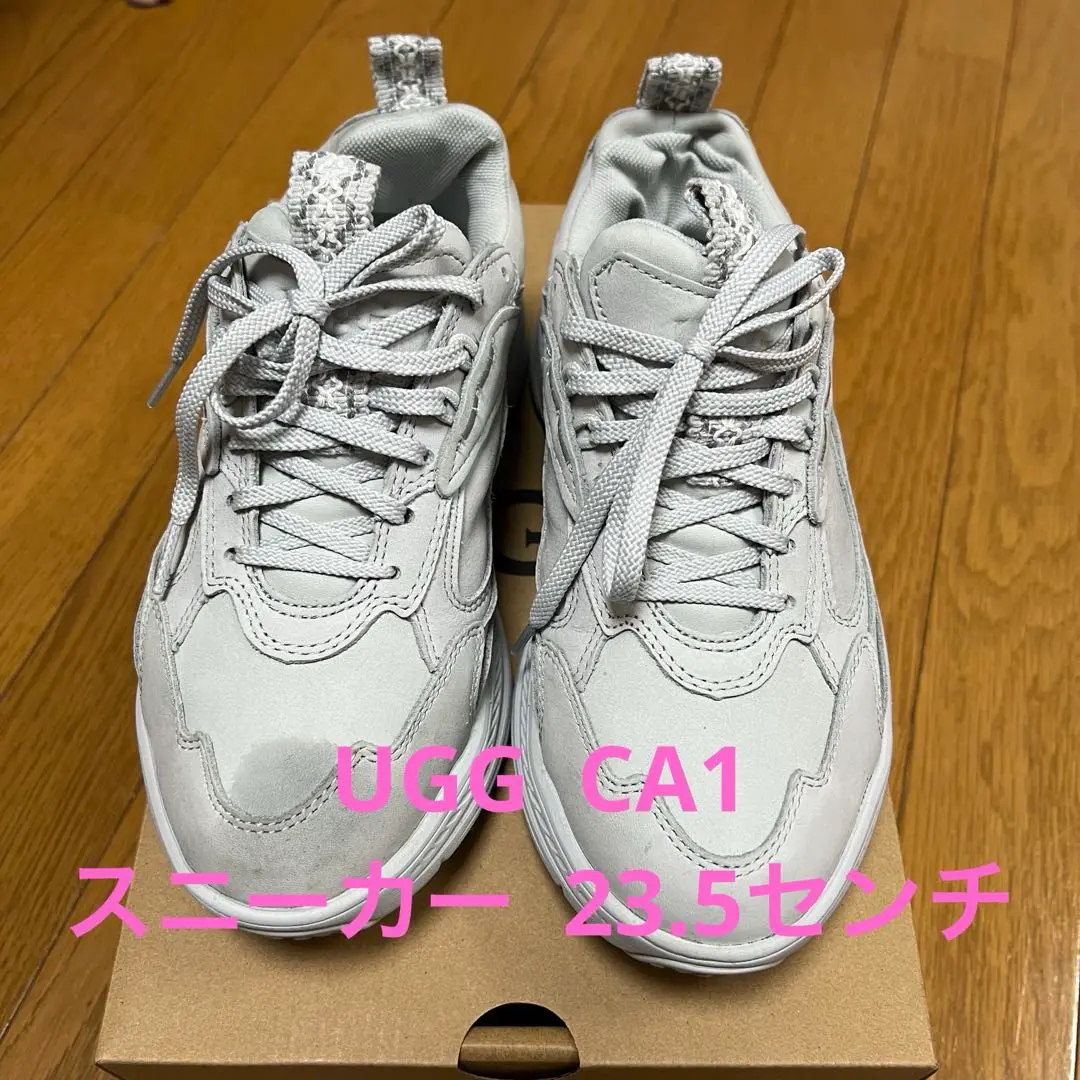 ジジ 新品　UGG CA1 ベージュグレー　24cm アグスニーカー 食品・日用品 半額ストア ジジ様専用 新品 UGG CA1 ベージュ