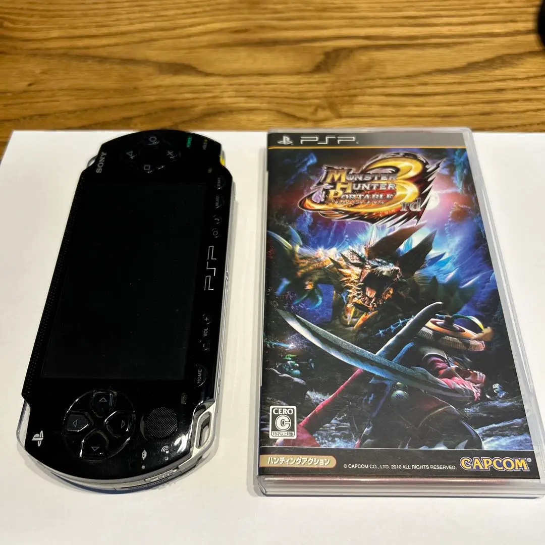 PSP モンハン3rd限定版カラー 3種の限定PSPが発売決定。MHP3はツートンカラー，DISSIDIA 012は