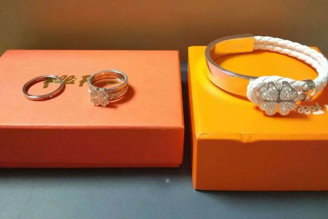 フォリフォリ　バングル　３点セット Folli Follie フォリフォリ FASHIONABLY SILVER ブレスレット