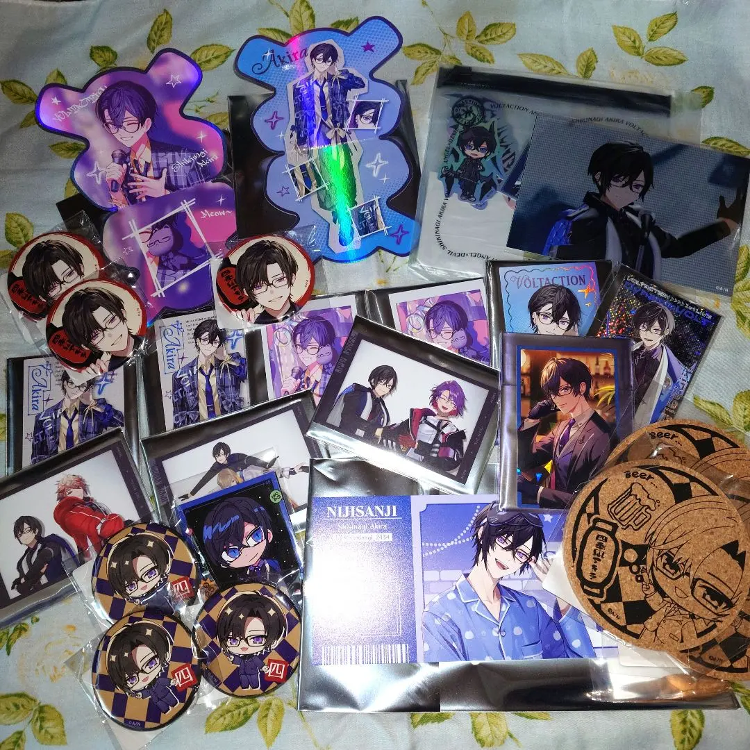 Thumbnail of Akira Shikina (Nijisanji) Random Cards, Can Badges, Stickers, Bromides, and More
