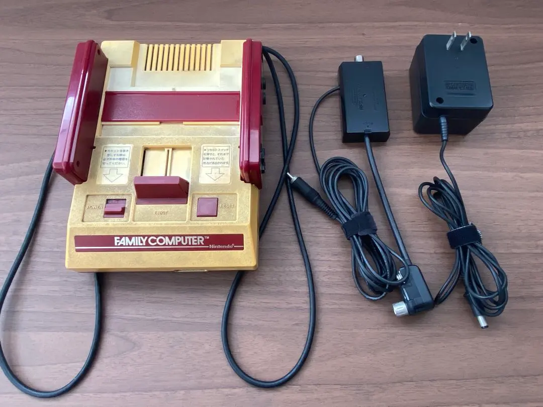 任天堂 家庭遊戲機 主機 RF開關 AC變壓器 套裝 的縮圖