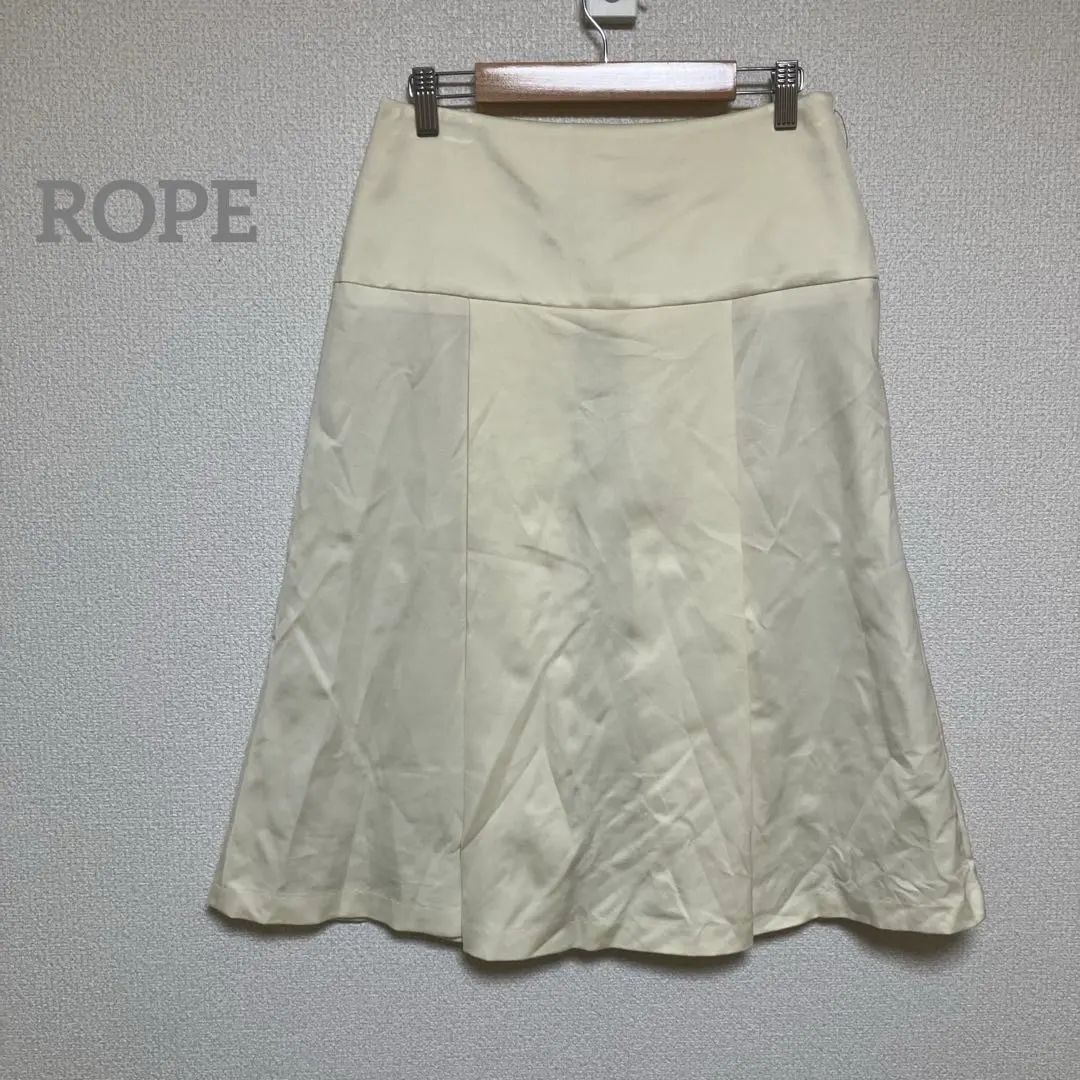 【ROPE】美品 蓬裙 白色 及膝 長度 拉鍊 b548 的縮圖