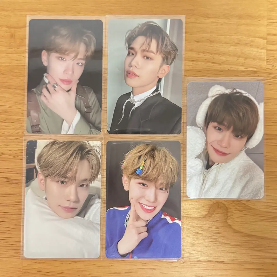 Thumbnail of ZB1 Tele Trading Card Set