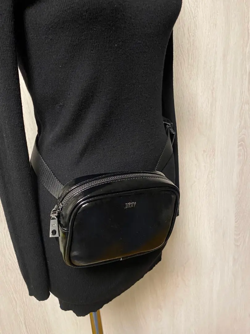 DKNY 超美品 黒のウエストポーチ ポシェット ボディバッグ 2025年最新】DKNYポシェットの人気アイテム - メルカリ