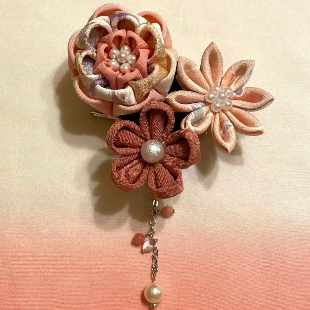 Thumbnail of Tsumami Zaiku Corsage Hair Accessory Brooch Graduation Ceremony Coming-of-Age Ceremony Pink White