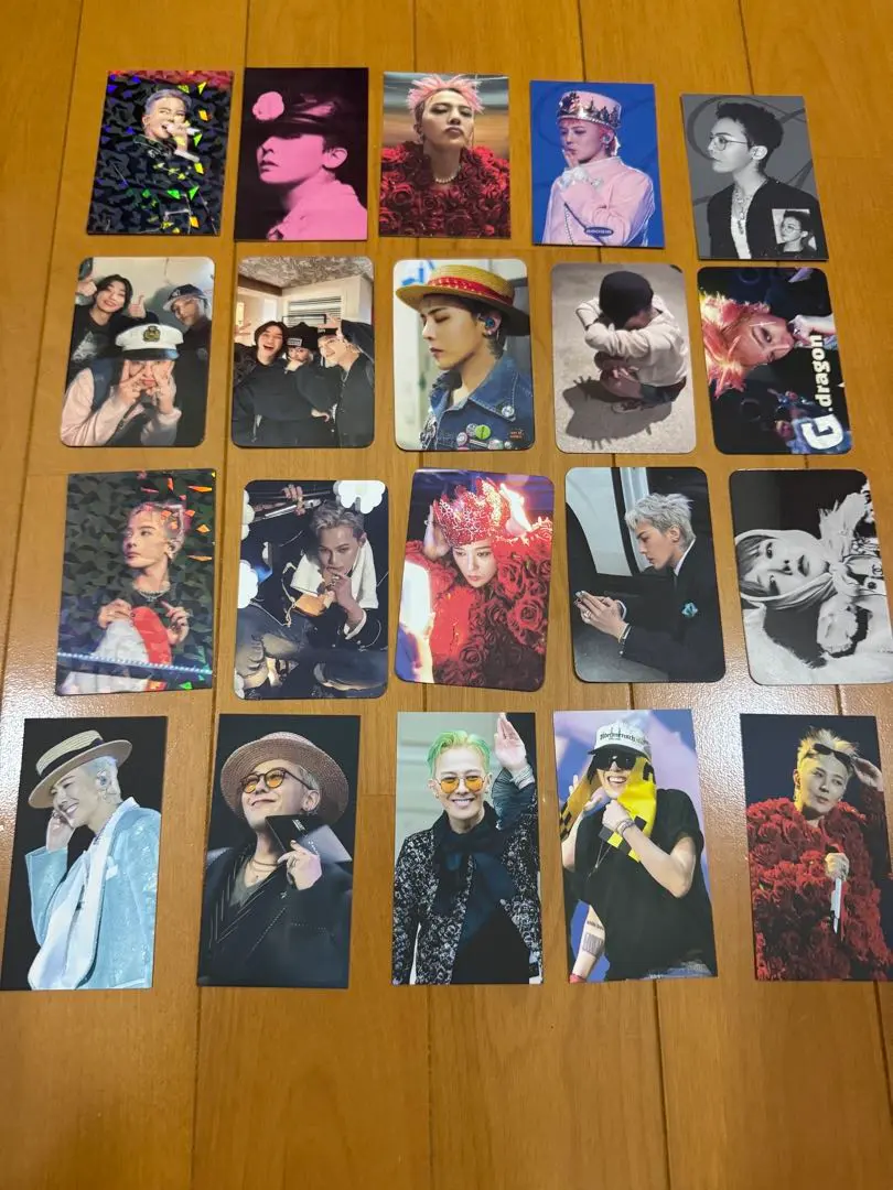 Thumbnail of G-Dragon photocard set