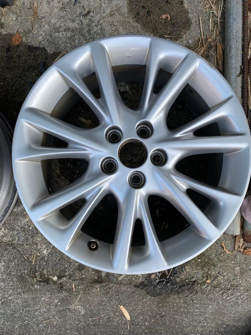 レクサスHS純正ホイール4本セット(タイヤは古いです) レクサスHS純正ホイール4本セット(タイヤは古いです) 優良品
