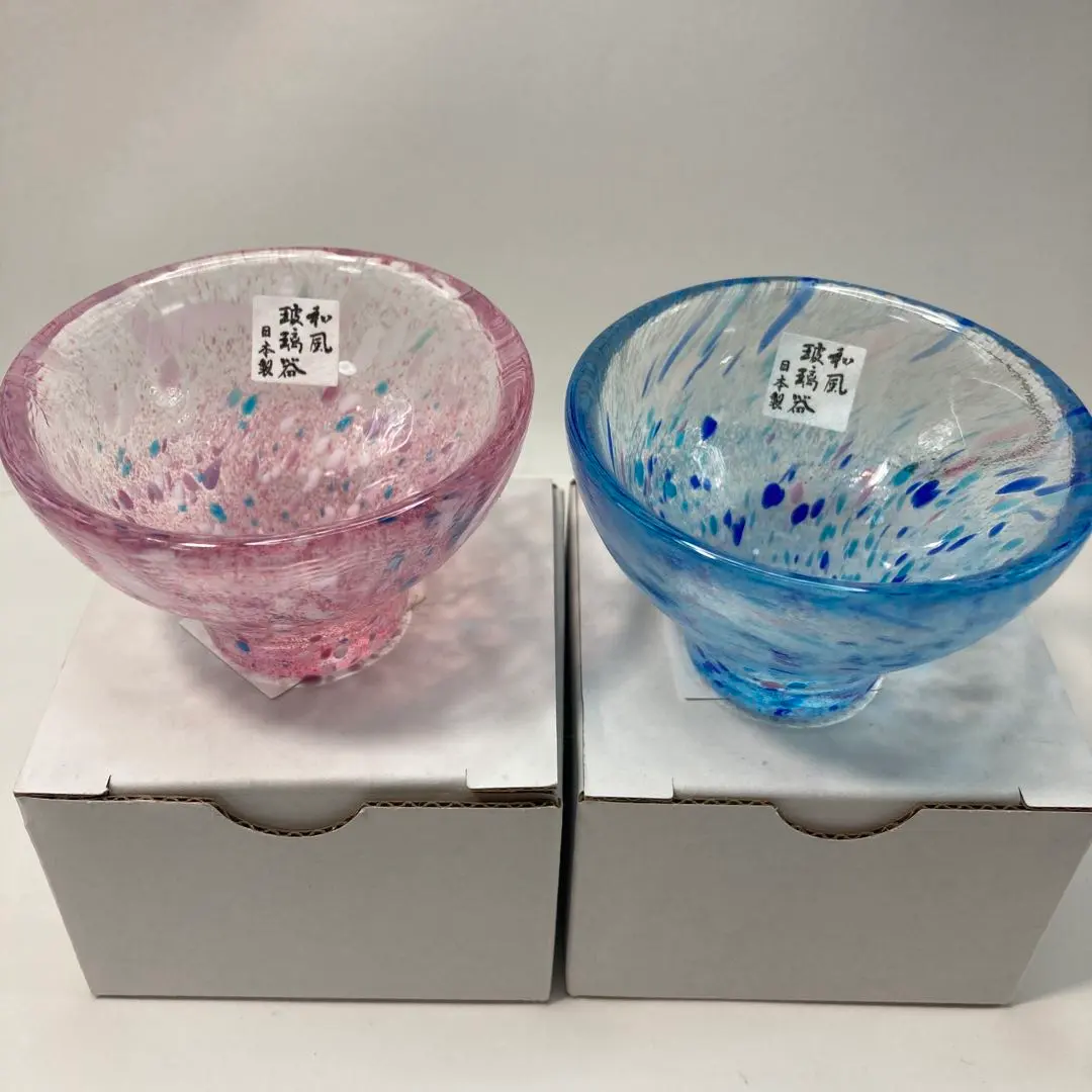 Thumbnail of Toyo Sasaki Glass Guinomis (Sake Cups) Pink & Blue Pair Set, 2-Color Set