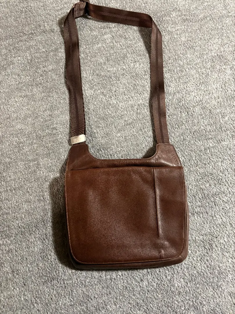 良品 稀有 TUMI 肩背包 翻蓋 皮革 縐紋革 雙層斜挎 包 茶色 的縮圖