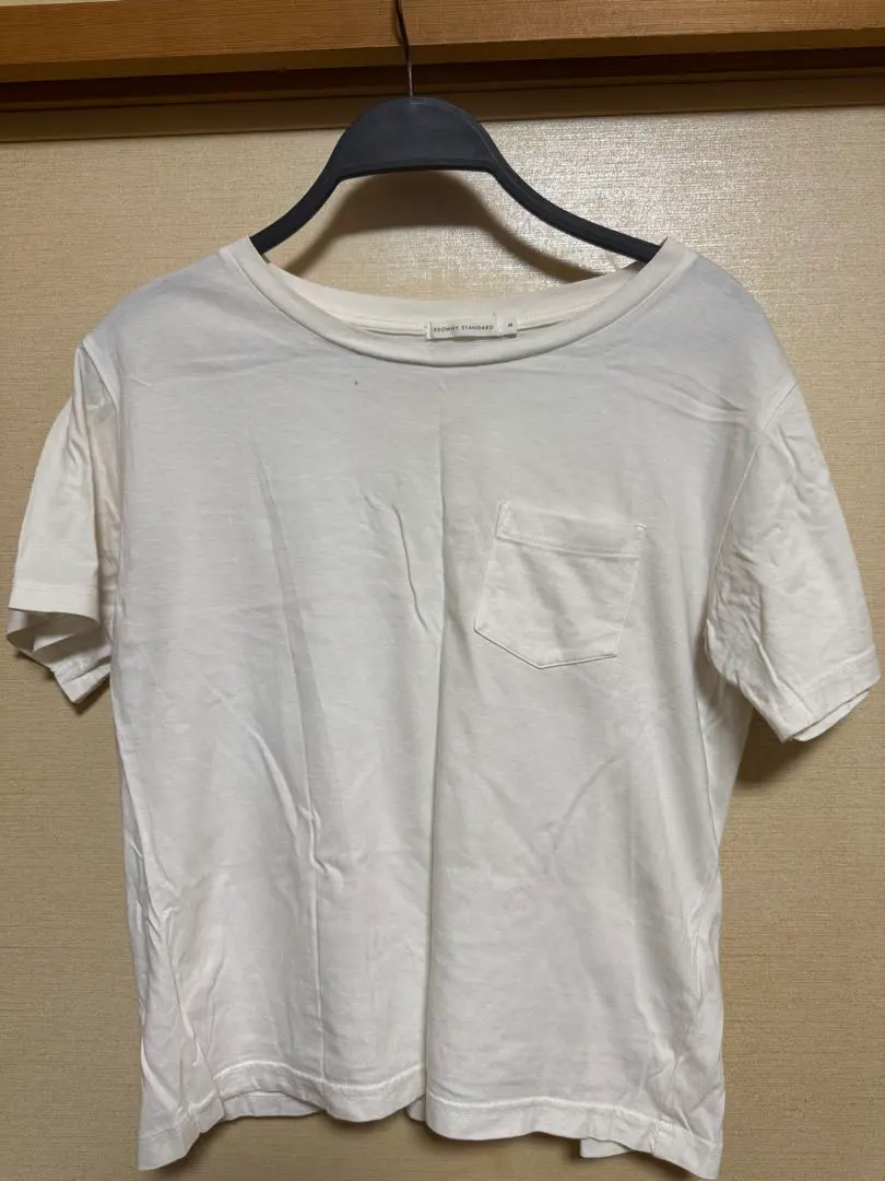 Thumbnail of White plain T-shirt, women's, size M