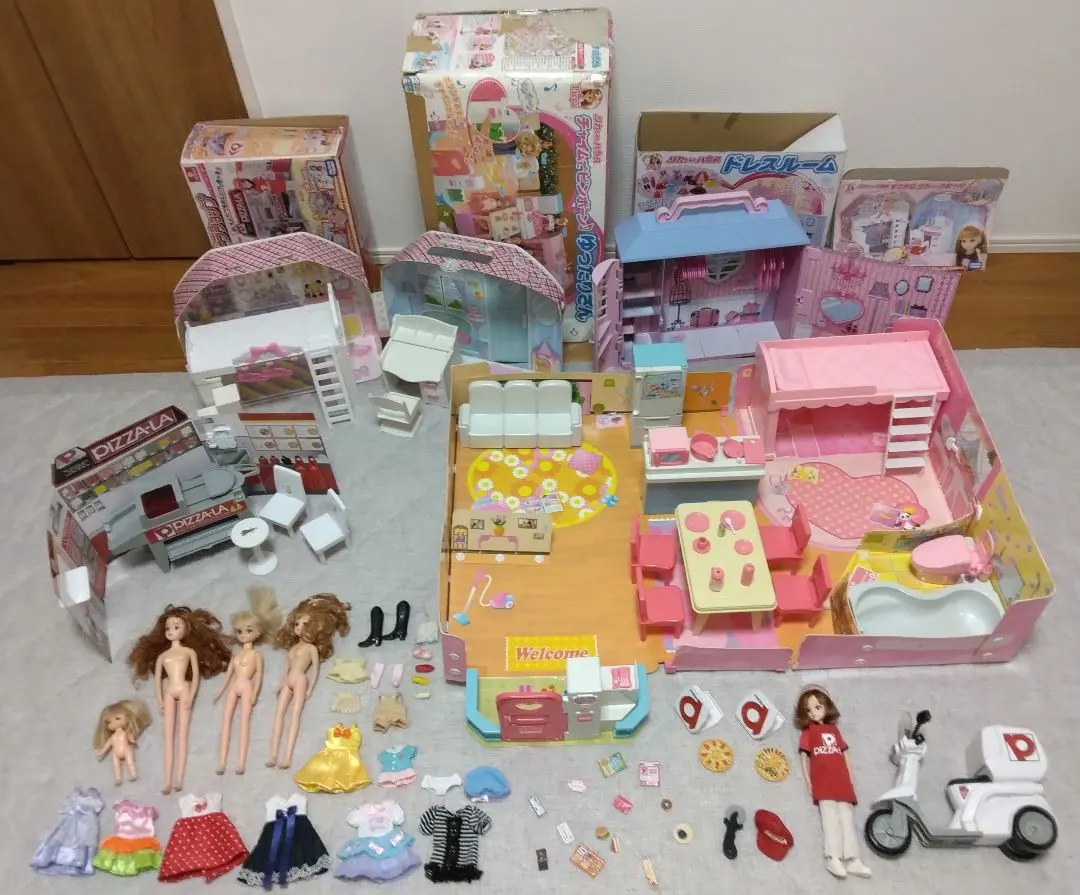 Thumbnail of Licca-chan doll set and house
