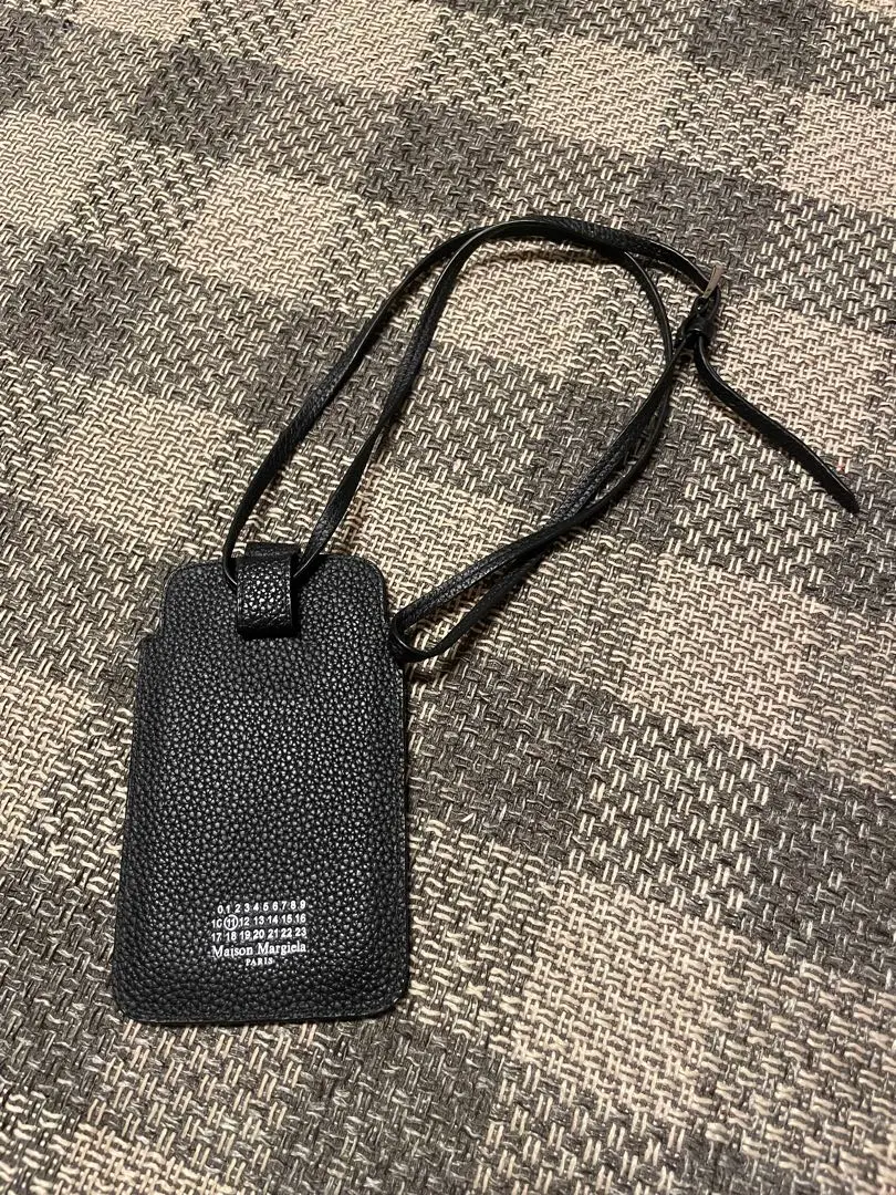 Maison Margiela ブラック スマホショルダーバッグ Maison Margiela スマホショルダーバッグ 黒