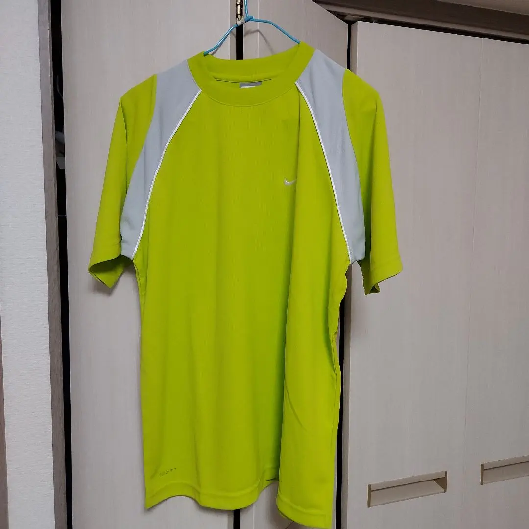Nike Dri-FIT 萊姆綠色 T恤 M 的縮圖