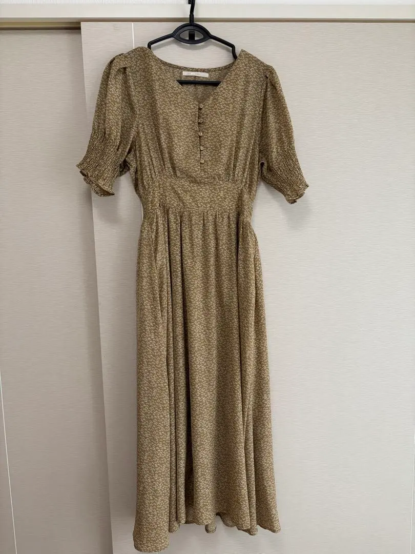 Thumbnail of Green-colored short-sleeved long dress