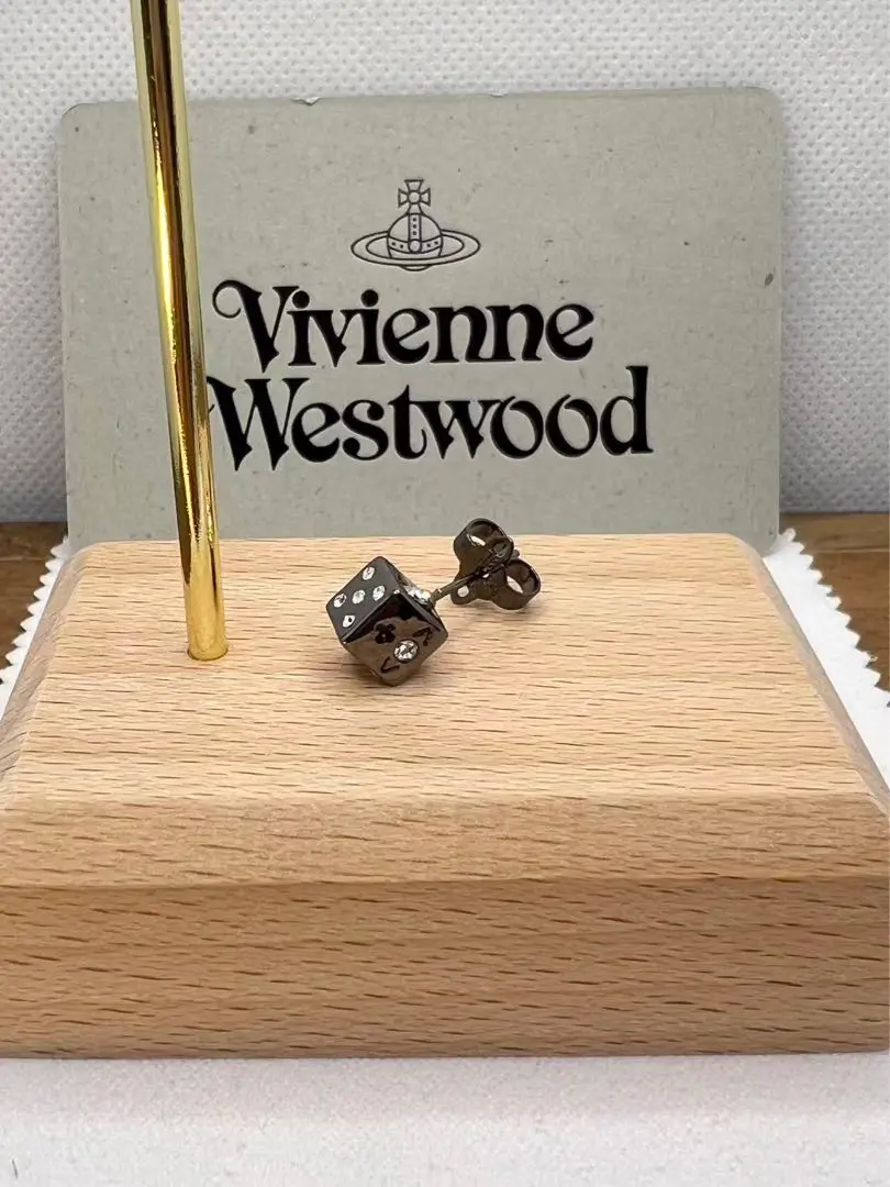 【廃盤 正規品】Vivienne Westwood ダイス型ピアス Vivienne Westwood MAN ヴィヴィアンウエストウッドVivienne