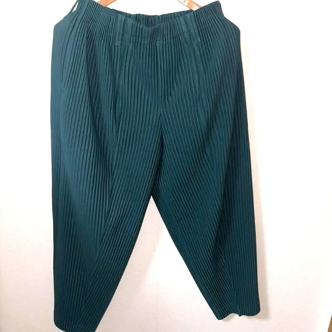 HOMME PLISSÉ ISSEY MIYAKE プリーツパンツ Homme Plissé Issey Miyake Men's Pleated Straight Leg Pant in