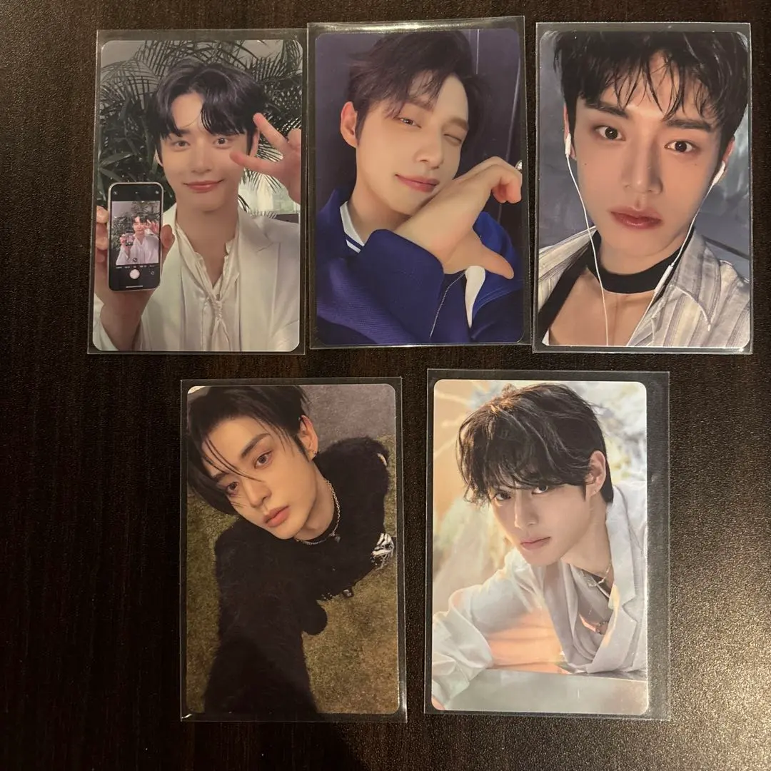 Thumbnail of Zerobaseone Jiwoong photocard set