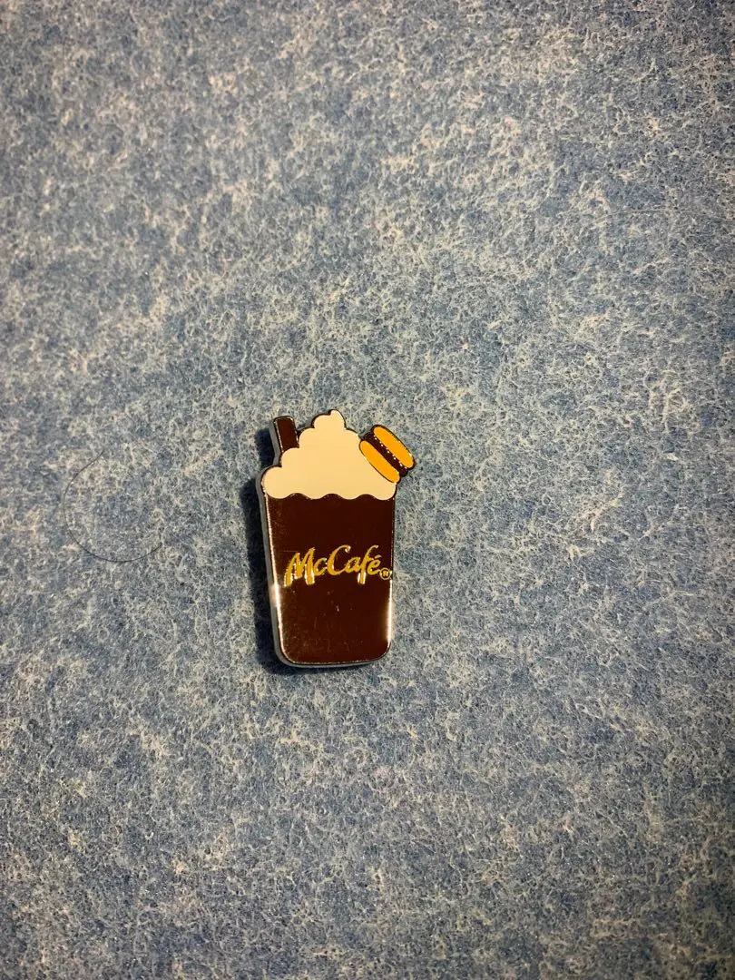 マックカフェ ピンバッジ 非売品 - メルカリ