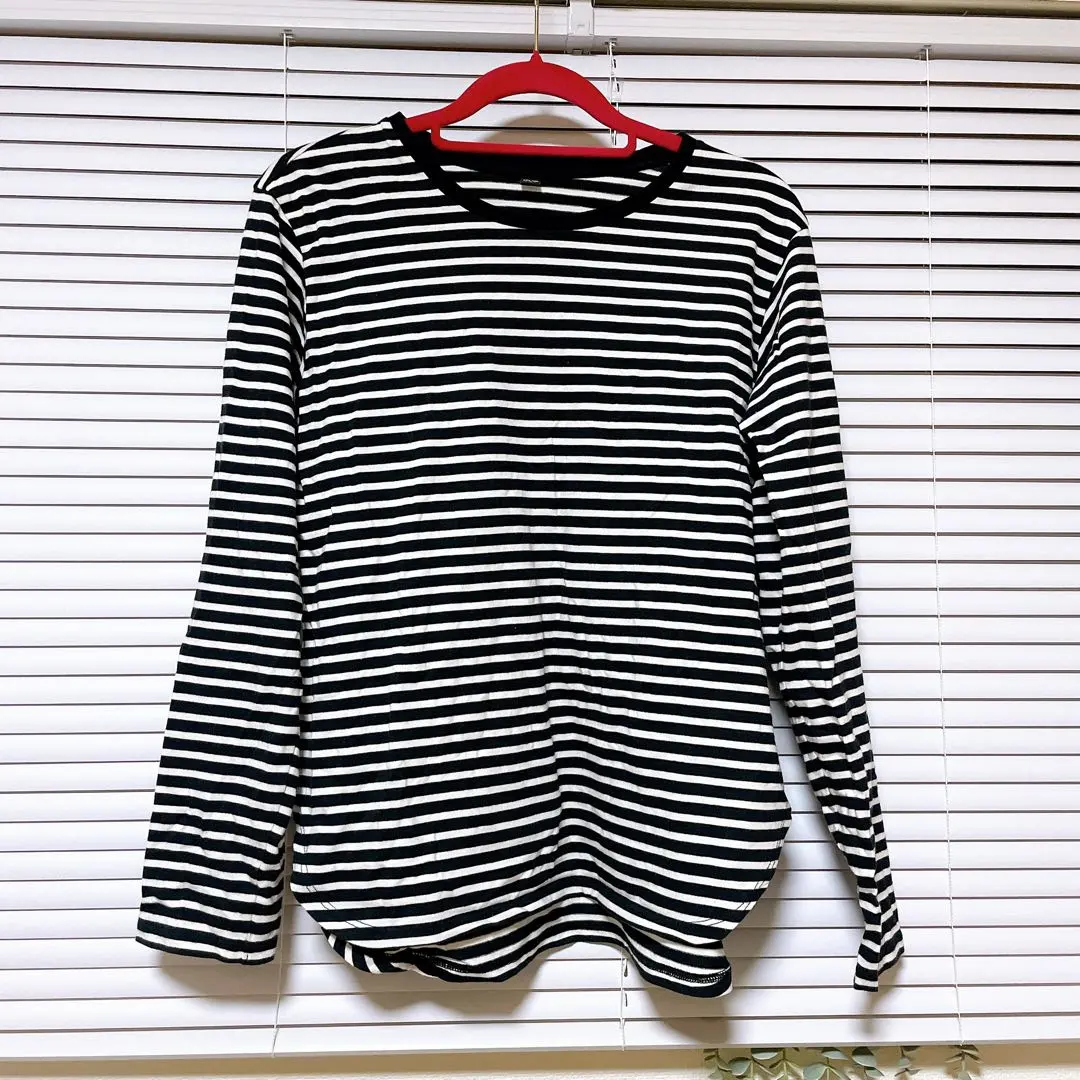 Thumbnail of Excellent Condition UNIQLO Long Sleeve T-shirt, Border Pattern