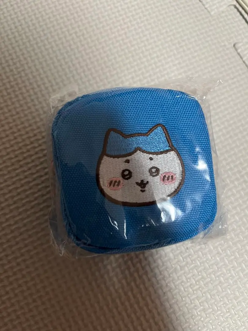 ❤️全新含吊牌❤️吉伊卡哇 附帶掛鉤刺繡方形迷你收納包 小八貓 的縮圖