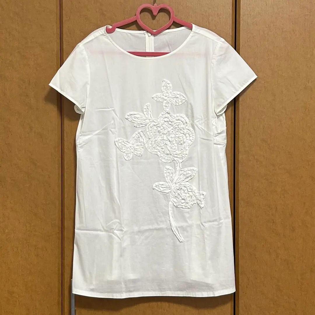 Thumbnail of White Floral Embroidered Short Sleeve Flare Shirt