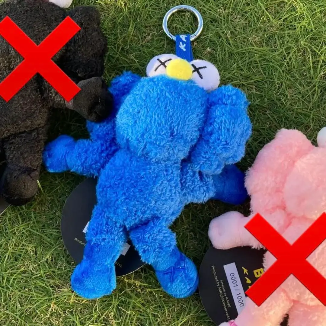 KAWS HOLIDAY HONG KONG 3体セット ぬいぐるみ - メルカリ