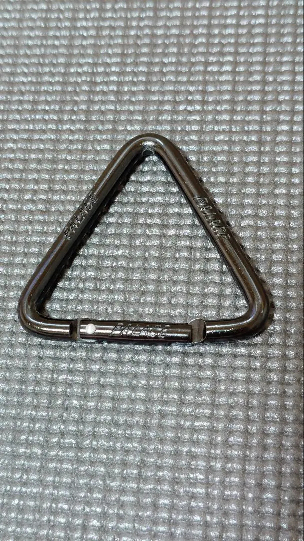 最安値 palace skateboards トライアングル　カラビナ palace skateboards トライアングル カラビナ - メルカリ