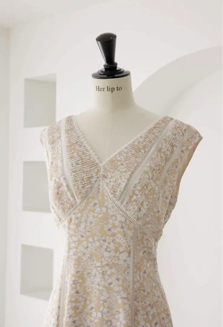 【新品】Herlipto LaceTrimmedFloralDress／sun Her lip to - Herlipto Lace Trimmed Floral Dress Sunの通販 by