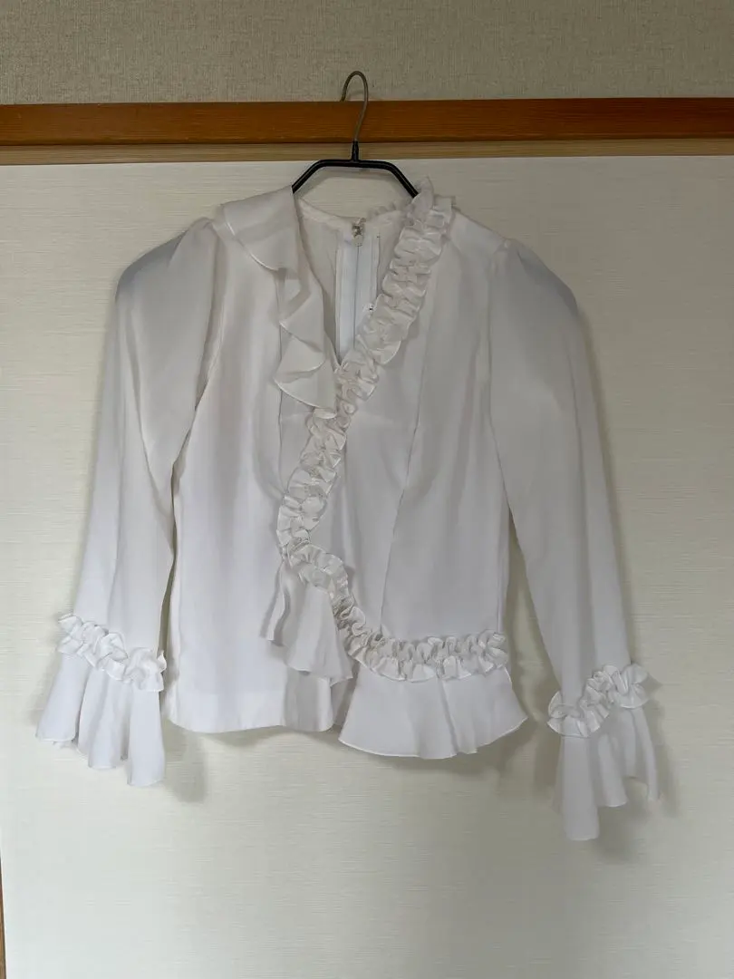 Thumbnail of White frill top