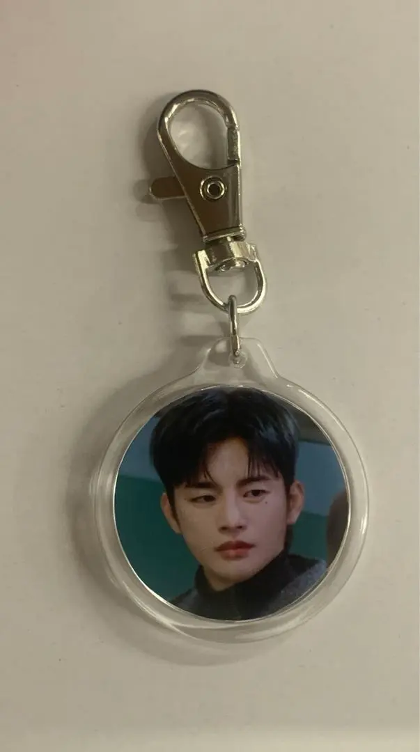 SEO IN GUK ソイングクデザインキーホルダー SEO IN GUK ソイングクデザインキーホルダー - メルカリ