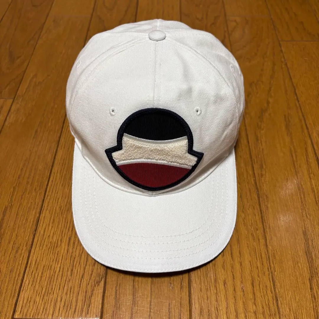 極美品　モンクレール　キャップ　帽子　UNI ホワイト　国内正規品 4K45 モンクレール キャップ 帽子 ホワイト UNI 国内正規品