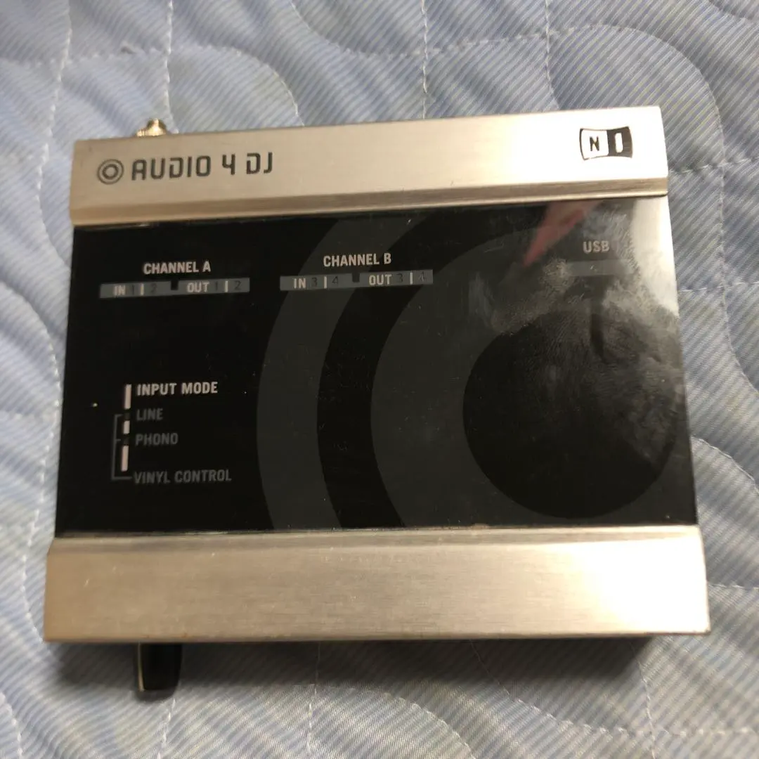 Native Instruments Audio 4DJ インターフェース Native Instruments Audio 4 DJ - 4 Input, 4 Output USB Audio