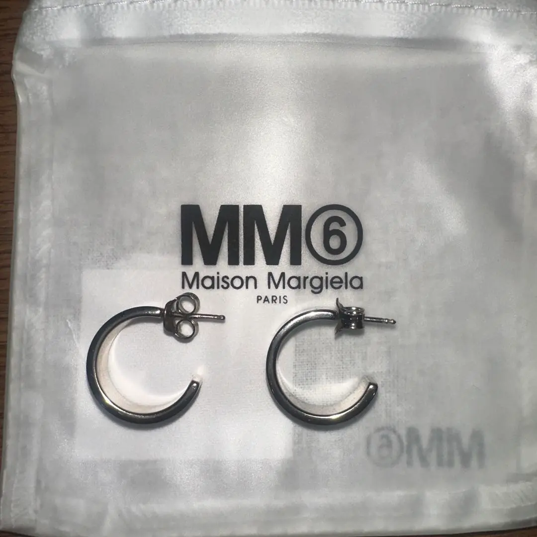 MM6 Maison Margiela ピアス　両耳　ブラック　シルバー 楽天市場】【送料無料】2025秋冬新作 MM6 Maison Margiela