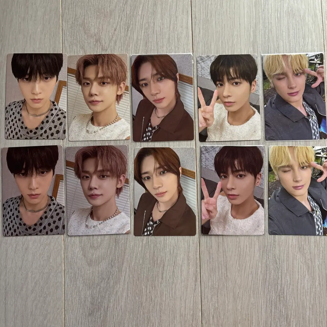 Thumbnail of TXT (Tomorrow X Together) trading cards, light stick, included, bonus