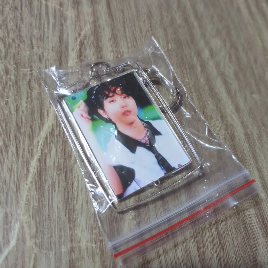 Thumbnail of Stray Kids photo keychain