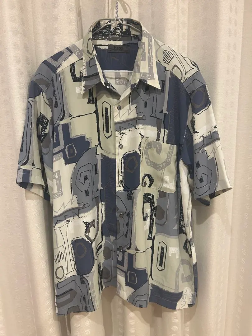 Thumbnail of Blue and white geometric pattern short-sleeved shirt