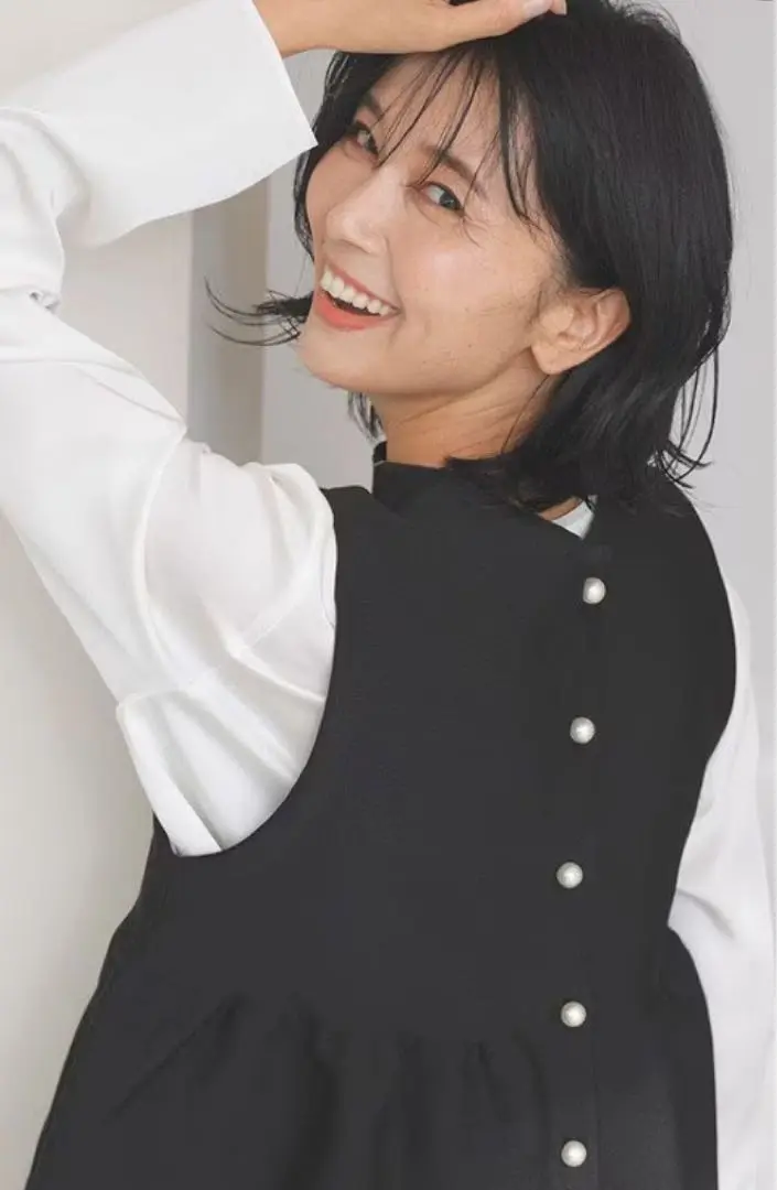 極美品✨UNFILO×VERYコラボ　パールボタン付きニット　ジレ　黒　M VERYコラボ】パールボタンニットジレ / UNFILO | ファッション