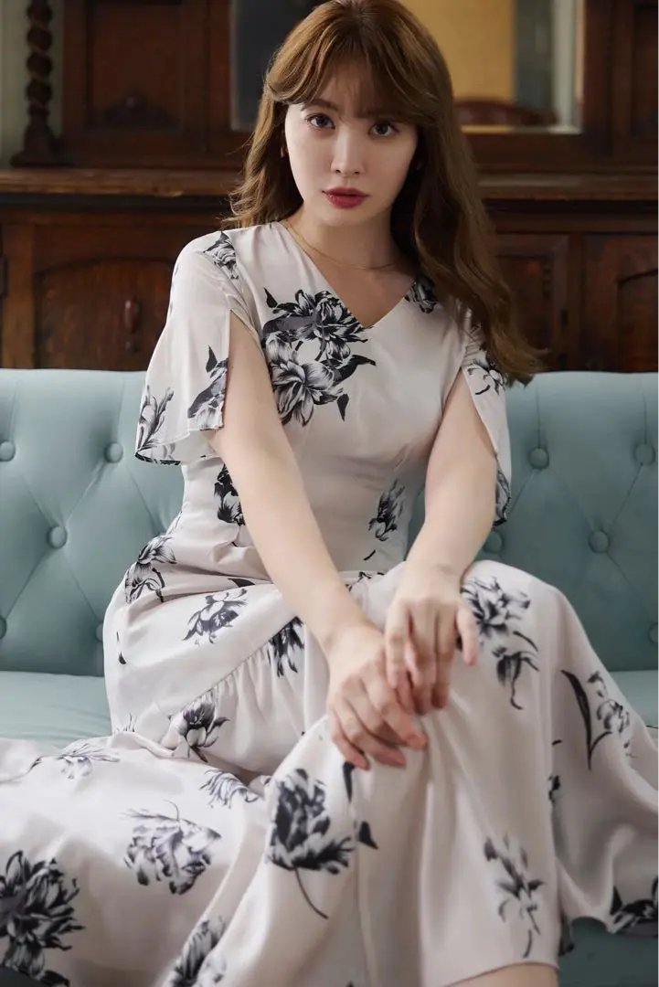 完売品herlipto Monochrome Peony Satin Dress 2025年最新】Monochrome peony satinの人気アイテム - メルカリ