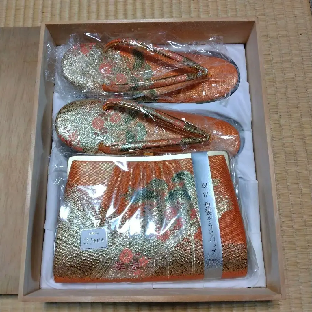 Thumbnail of Japanese traditional clothing bag and zori (sandals) set