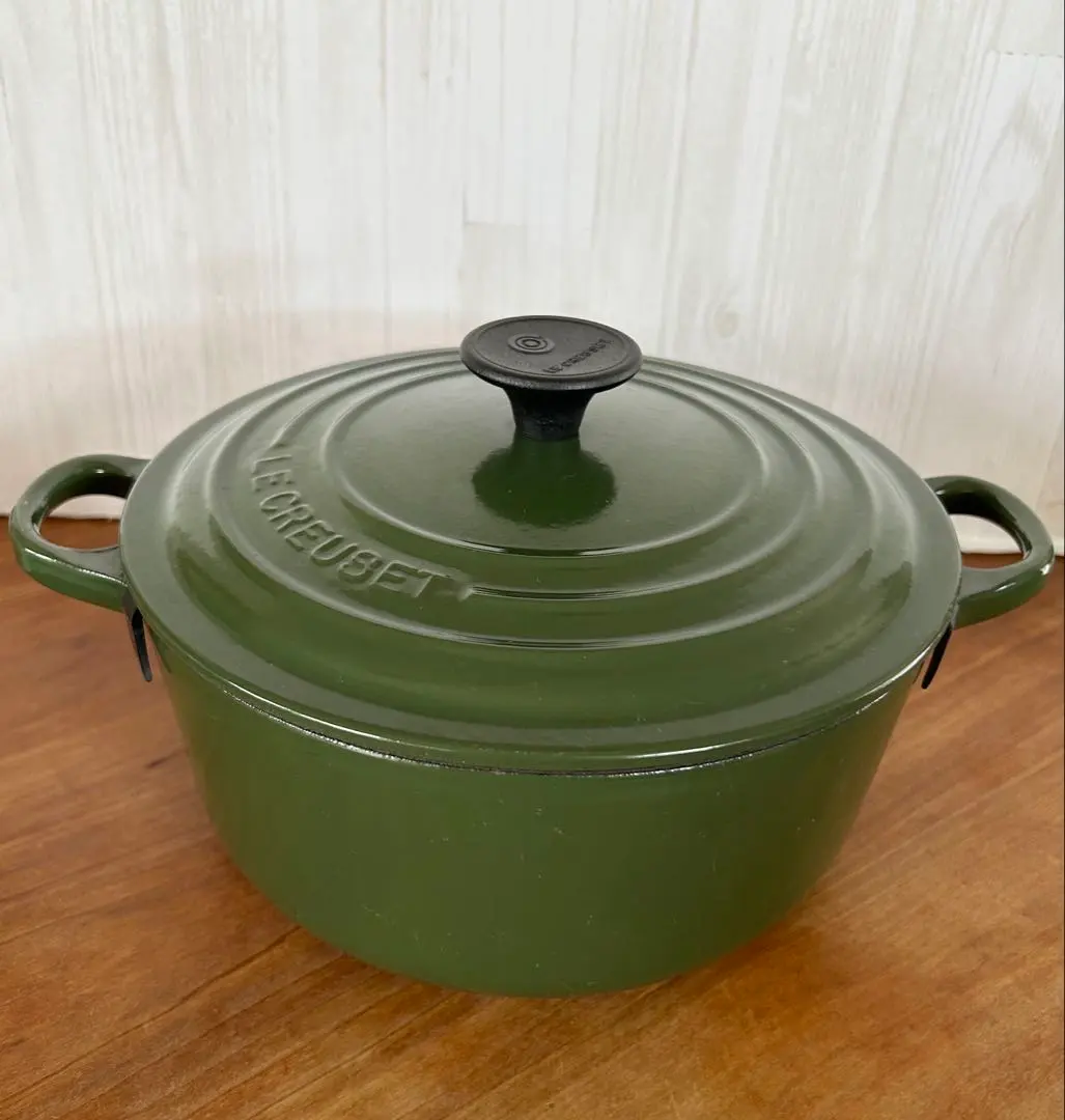未使用品！22cm！ル・クルーゼ ココット ロンド フルーツグリーン 未使用品！22cm！ル・クルーゼ ココット ロンド フルーツ