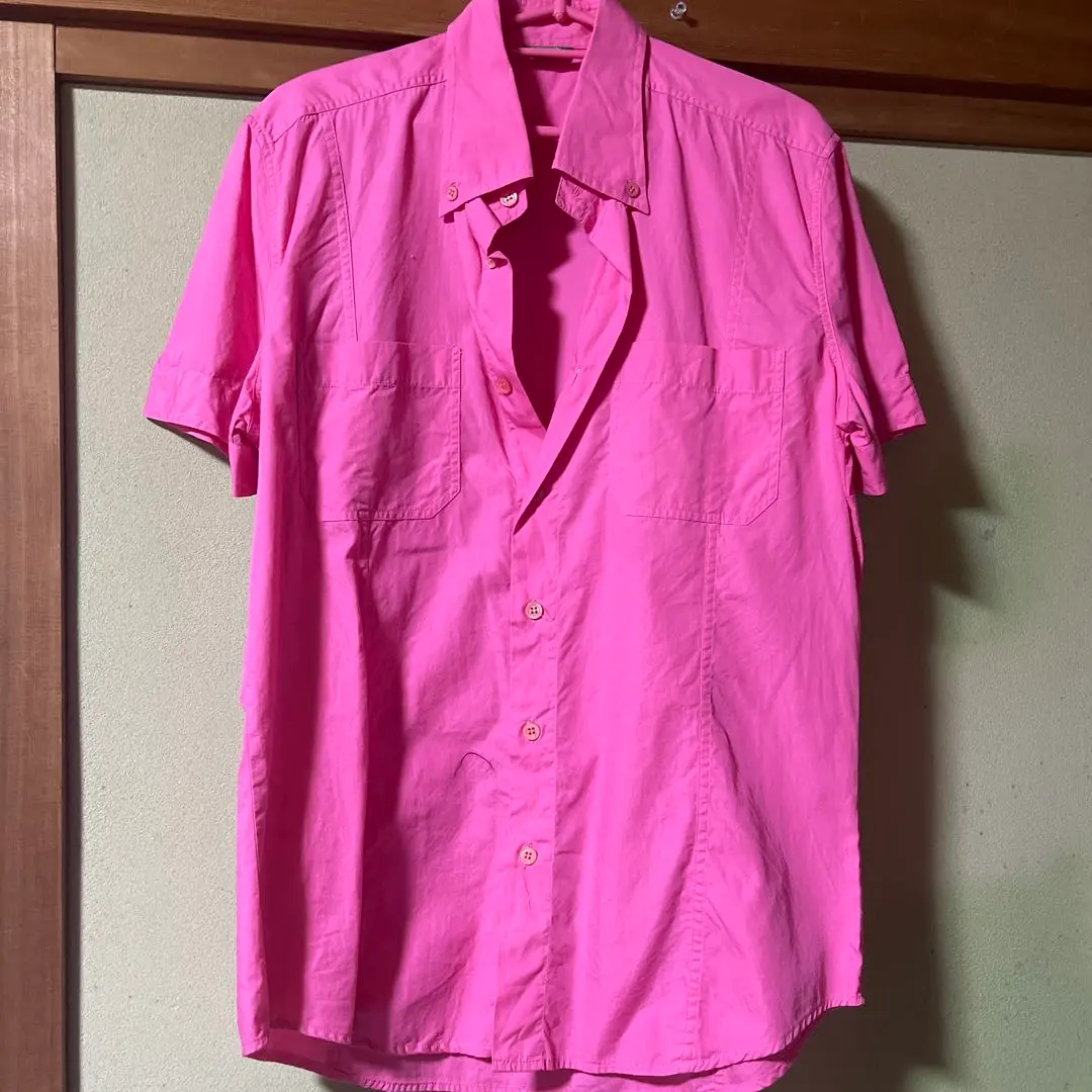 Thumbnail of Short-sleeved pink shirt, 2 pockets